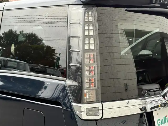 トヨタ ヴォクシー ZS 岩手県 2014(平26)年 4.1万km ブラッキッシュアゲハガラスフレーク 禁煙車/フリップダウンモニター/両側パワースライドドア/2列目サンシェード/純正ナビ/→フルセグTV/Bluetooth/CD/DVD/FM/AM/ステアリングスイッチ/オートライト/LEDヘッドライト/フォグライト/横滑り防止装置/〇プッシュスタート/〇電動格納ミラー/〇ウィンカーミラー/〇全席オートパワーウィンドウ/〇フロアマット/〇シガーソケット/〇スマートキー/ビルトインETC