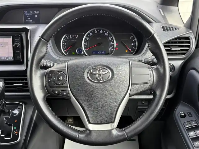 トヨタ ヴォクシー ZS 岩手県 2014(平26)年 4.1万km ブラッキッシュアゲハガラスフレーク 禁煙車/フリップダウンモニター/両側パワースライドドア/2列目サンシェード/純正ナビ/→フルセグTV/Bluetooth/CD/DVD/FM/AM/ステアリングスイッチ/オートライト/LEDヘッドライト/フォグライト/横滑り防止装置/〇プッシュスタート/〇電動格納ミラー/〇ウィンカーミラー/〇全席オートパワーウィンドウ/〇フロアマット/〇シガーソケット/〇スマートキー/ビルトインETC