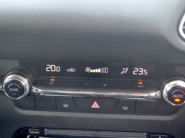 マツダ ＣＸ－３０ 20S 大分県 2020(令2)年 4.1万km スノーフレイクホワイトパールマイカ /　1オーナー/　純正ナビ/　フルセグTV/　Bluetooth/　CD/DVD/　バックモニター/　ETC/　衝突軽減ブレーキ/　レーンキープアシスト/　レーダークルーズコントロール/　コーナーセンサー/　LEDヘッドライト/　スマートキー/　スペアキー/　ドアバイザー/　フロアマット/　社外16インチAW/　純正AW積み込み/