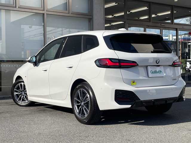 ＢＭＷ ＢＭＷ ２１８ｉ アクティブツアラー Mスポーツ 大阪府 2022(令4)年 0.8万km アルピンホワイトⅢ ワンオーナー/純正HDDナビ/（Bluetooth/AppleCarPlay/AndroidAuto)/アクティブクルーズコントロール/全方位モニター/ブラインドスポットモニター/前後コーナーセンサー/衝突軽減システム/パーキングアシスト/電動リアゲート/ハーフレザーシート（黒）/ヘッドアップディスプレイ/前席パワーシート/運転席メモリーシート/前席シートヒーター/前後ドライブレコーダー/純正LEDヘッドライト/純正17インチAW/ETC/保証書/取扱説明書/スペアキー×１