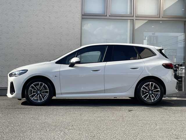 ＢＭＷ ＢＭＷ ２１８ｉ アクティブツアラー Mスポーツ 大阪府 2022(令4)年 0.8万km アルピンホワイトⅢ ワンオーナー/純正HDDナビ/（Bluetooth/AppleCarPlay/AndroidAuto)/アクティブクルーズコントロール/全方位モニター/ブラインドスポットモニター/前後コーナーセンサー/衝突軽減システム/パーキングアシスト/電動リアゲート/ハーフレザーシート（黒）/ヘッドアップディスプレイ/前席パワーシート/運転席メモリーシート/前席シートヒーター/前後ドライブレコーダー/純正LEDヘッドライト/純正17インチAW/ETC/保証書/取扱説明書/スペアキー×１