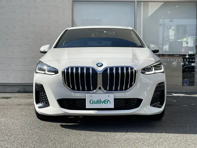 ＢＭＷ ＢＭＷ ２１８ｉ アクティブツアラー Mスポーツ 大阪府 2022(令4)年 0.8万km アルピンホワイトⅢ ワンオーナー/純正HDDナビ/（Bluetooth/AppleCarPlay/AndroidAuto)/アクティブクルーズコントロール/全方位モニター/ブラインドスポットモニター/前後コーナーセンサー/衝突軽減システム/パーキングアシスト/電動リアゲート/ハーフレザーシート（黒）/ヘッドアップディスプレイ/前席パワーシート/運転席メモリーシート/前席シートヒーター/前後ドライブレコーダー/純正LEDヘッドライト/純正17インチAW/ETC/保証書/取扱説明書/スペアキー×１