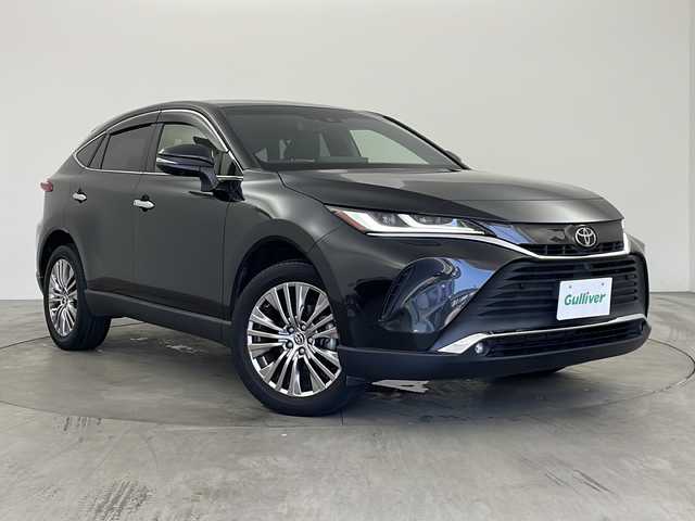トヨタ ハリアー Z 兵庫県 2020(令2)年 3万km プレシャスブラックパール ・JBLプレミアムサウンド/・Toyota Safety Sense/・プリクラッシュセーフティ/・レーントレーシングアシスト[LTA]/・レーダークルーズコントロール（全車速追従機能付）/・アダプティブハイビームシステム［AHS］/・オートマチックハイビーム[AHB]/・ロードサインアシスト[RSA]/・先行車発進告知機能[TMN]/・パーキングサポートブレーキ（前後方静止物）/・パーキングサポートブレーキ（後方接近車両）＋ブラインドスポットモニター[BSM]/・3灯式LEDヘッドランプ/・LEDフロントフォグランプ/・LEDリヤフォグランプ（右側）/・デジタルインナーミラー（前後方録画機能付）/・12.3型ナビ＆フルセグ＆BT＆USB/・パノラマミックビューモニター/・ETC2.0/・ハンズフリーパワーバックドア（挟み込み防止機能・停止位置メモリー機能付）/・ハーフレザーシート/・スマートキー/・プッシュスタート/・運転席8ウェイパワーシート/・ナノイー/・SRSエアバッグ（運転席・助手席）＋SRSニーエアバッグ（運転席）＋SRSサイドエアバッグ（運転席・助手席）＋SRSカーテンシールドエアバッグ（前後席）