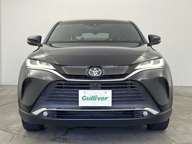 トヨタ ハリアー Z 兵庫県 2020(令2)年 3万km プレシャスブラックパール ・JBLプレミアムサウンド/・Toyota Safety Sense/・プリクラッシュセーフティ/・レーントレーシングアシスト[LTA]/・レーダークルーズコントロール（全車速追従機能付）/・アダプティブハイビームシステム［AHS］/・オートマチックハイビーム[AHB]/・ロードサインアシスト[RSA]/・先行車発進告知機能[TMN]/・パーキングサポートブレーキ（前後方静止物）/・パーキングサポートブレーキ（後方接近車両）＋ブラインドスポットモニター[BSM]/・3灯式LEDヘッドランプ/・LEDフロントフォグランプ/・LEDリヤフォグランプ（右側）/・デジタルインナーミラー（前後方録画機能付）/・12.3型ナビ＆フルセグ＆BT＆USB/・パノラマミックビューモニター/・ETC2.0/・ハンズフリーパワーバックドア（挟み込み防止機能・停止位置メモリー機能付）/・ハーフレザーシート/・スマートキー/・プッシュスタート/・運転席8ウェイパワーシート/・ナノイー/・SRSエアバッグ（運転席・助手席）＋SRSニーエアバッグ（運転席）＋SRSサイドエアバッグ（運転席・助手席）＋SRSカーテンシールドエアバッグ（前後席）