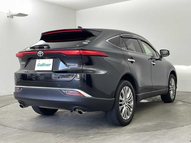 トヨタ ハリアー Z 兵庫県 2020(令2)年 3万km プレシャスブラックパール ・JBLプレミアムサウンド/・Toyota Safety Sense/・プリクラッシュセーフティ/・レーントレーシングアシスト[LTA]/・レーダークルーズコントロール（全車速追従機能付）/・アダプティブハイビームシステム［AHS］/・オートマチックハイビーム[AHB]/・ロードサインアシスト[RSA]/・先行車発進告知機能[TMN]/・パーキングサポートブレーキ（前後方静止物）/・パーキングサポートブレーキ（後方接近車両）＋ブラインドスポットモニター[BSM]/・3灯式LEDヘッドランプ/・LEDフロントフォグランプ/・LEDリヤフォグランプ（右側）/・デジタルインナーミラー（前後方録画機能付）/・12.3型ナビ＆フルセグ＆BT＆USB/・パノラマミックビューモニター/・ETC2.0/・ハンズフリーパワーバックドア（挟み込み防止機能・停止位置メモリー機能付）/・ハーフレザーシート/・スマートキー/・プッシュスタート/・運転席8ウェイパワーシート/・ナノイー/・SRSエアバッグ（運転席・助手席）＋SRSニーエアバッグ（運転席）＋SRSサイドエアバッグ（運転席・助手席）＋SRSカーテンシールドエアバッグ（前後席）