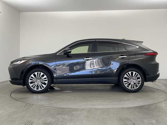 トヨタ ハリアー Z 兵庫県 2020(令2)年 3万km プレシャスブラックパール ・JBLプレミアムサウンド/・Toyota Safety Sense/・プリクラッシュセーフティ/・レーントレーシングアシスト[LTA]/・レーダークルーズコントロール（全車速追従機能付）/・アダプティブハイビームシステム［AHS］/・オートマチックハイビーム[AHB]/・ロードサインアシスト[RSA]/・先行車発進告知機能[TMN]/・パーキングサポートブレーキ（前後方静止物）/・パーキングサポートブレーキ（後方接近車両）＋ブラインドスポットモニター[BSM]/・3灯式LEDヘッドランプ/・LEDフロントフォグランプ/・LEDリヤフォグランプ（右側）/・デジタルインナーミラー（前後方録画機能付）/・12.3型ナビ＆フルセグ＆BT＆USB/・パノラマミックビューモニター/・ETC2.0/・ハンズフリーパワーバックドア（挟み込み防止機能・停止位置メモリー機能付）/・ハーフレザーシート/・スマートキー/・プッシュスタート/・運転席8ウェイパワーシート/・ナノイー/・SRSエアバッグ（運転席・助手席）＋SRSニーエアバッグ（運転席）＋SRSサイドエアバッグ（運転席・助手席）＋SRSカーテンシールドエアバッグ（前後席）