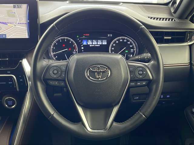 トヨタ ハリアー Z 兵庫県 2020(令2)年 3万km プレシャスブラックパール ・JBLプレミアムサウンド/・Toyota Safety Sense/・プリクラッシュセーフティ/・レーントレーシングアシスト[LTA]/・レーダークルーズコントロール（全車速追従機能付）/・アダプティブハイビームシステム［AHS］/・オートマチックハイビーム[AHB]/・ロードサインアシスト[RSA]/・先行車発進告知機能[TMN]/・パーキングサポートブレーキ（前後方静止物）/・パーキングサポートブレーキ（後方接近車両）＋ブラインドスポットモニター[BSM]/・3灯式LEDヘッドランプ/・LEDフロントフォグランプ/・LEDリヤフォグランプ（右側）/・デジタルインナーミラー（前後方録画機能付）/・12.3型ナビ＆フルセグ＆BT＆USB/・パノラマミックビューモニター/・ETC2.0/・ハンズフリーパワーバックドア（挟み込み防止機能・停止位置メモリー機能付）/・ハーフレザーシート/・スマートキー/・プッシュスタート/・運転席8ウェイパワーシート/・ナノイー/・SRSエアバッグ（運転席・助手席）＋SRSニーエアバッグ（運転席）＋SRSサイドエアバッグ（運転席・助手席）＋SRSカーテンシールドエアバッグ（前後席）