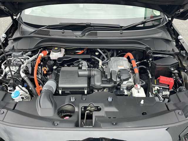 ホンダ ヴェゼル ハイブリッド e:HEV Z 山口県 2024(令6)年 3.2万km クリスタルブラックパール ワンオーナー/Honda CONNECTディスプレイ/・AM/FM/USB/Bluetooth/・スマートフォン連携/・フルセグテレビ/アラウンドビューモニター/ETC2.0/ドライブレコーダー/電動パーキングブレーキ/オートブレーキホールド/前席シートヒーター/ハーフレザーシート/左右独立温度コントロール式フルオートエアコン/ステアリングヒーター/ワイヤレス充電/LEDヘッドランプ/オートライト/フォグランプ/18インチ純正アルミホイール/純正フロアマット/電動リアゲート/スマートキー・スペアキー有/プッシュアップスタート/電動格納式ウインカードアミラー/Honda SENSING/・衝突軽減ブレーキ/・路外逸脱抑制機能/・渋滞追従機能付アダプティブクルーズコントロール/・車線維持支援システム/・オートハイビーム/・パーキングセンサーシステム/盗難防止装置/取扱説明書/保証書/記録簿