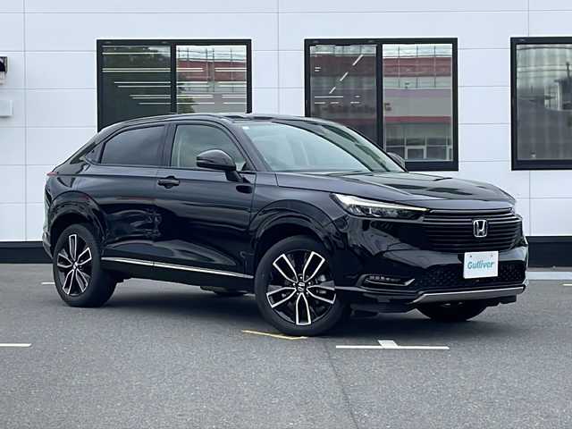 ホンダ ヴェゼル ハイブリッド e:HEV Z 山口県 2024(令6)年 3.2万km クリスタルブラックパール ワンオーナー/Honda CONNECTディスプレイ/・AM/FM/USB/Bluetooth/・スマートフォン連携/・フルセグテレビ/アラウンドビューモニター/ETC2.0/ドライブレコーダー/電動パーキングブレーキ/オートブレーキホールド/前席シートヒーター/ハーフレザーシート/左右独立温度コントロール式フルオートエアコン/ステアリングヒーター/ワイヤレス充電/LEDヘッドランプ/オートライト/フォグランプ/18インチ純正アルミホイール/純正フロアマット/電動リアゲート/スマートキー・スペアキー有/プッシュアップスタート/電動格納式ウインカードアミラー/Honda SENSING/・衝突軽減ブレーキ/・路外逸脱抑制機能/・渋滞追従機能付アダプティブクルーズコントロール/・車線維持支援システム/・オートハイビーム/・パーキングセンサーシステム/盗難防止装置/取扱説明書/保証書/記録簿