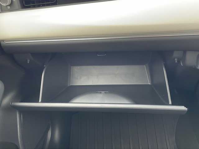 ホンダ ヴェゼル ハイブリッド e:HEV Z 山口県 2024(令6)年 3.2万km クリスタルブラックパール ワンオーナー/Honda CONNECTディスプレイ/・AM/FM/USB/Bluetooth/・スマートフォン連携/・フルセグテレビ/アラウンドビューモニター/ETC2.0/ドライブレコーダー/電動パーキングブレーキ/オートブレーキホールド/前席シートヒーター/ハーフレザーシート/左右独立温度コントロール式フルオートエアコン/ステアリングヒーター/ワイヤレス充電/LEDヘッドランプ/オートライト/フォグランプ/18インチ純正アルミホイール/純正フロアマット/電動リアゲート/スマートキー・スペアキー有/プッシュアップスタート/電動格納式ウインカードアミラー/Honda SENSING/・衝突軽減ブレーキ/・路外逸脱抑制機能/・渋滞追従機能付アダプティブクルーズコントロール/・車線維持支援システム/・オートハイビーム/・パーキングセンサーシステム/盗難防止装置/取扱説明書/保証書/記録簿
