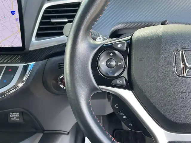 ホンダ ジェイド ハイブリッド RS ホンダセンシング 宮崎県 2019(令1)年 6.1万km プラチナホワイトパール 黒ハーフレザーシート/メモリナビStrada【CN-F1X10BGD】/(AM/FM/Bluetooth/CD/DVD/フルセグTV】/ETC/バックカメラ/パドルシフト/オートライト/衝突軽減ブレーキ(CMBS)/路外逸脱抑制/アダプティブクルーズコントロール/車両接近通報装置/車線維持支援システム(LKAS)/クリアランスソナー/コーナーセンサー/盗難防止装置/横滑り防止機能/電格ウィンカーミラー/プッシュスタート/純正フロアマット/純正１８インチアルミホイール/ステアリングスイッチ/フロントフォグランプ/ドアバイザー/前後ドライブレコーダー【ZDR016】/取扱説明書/保証書