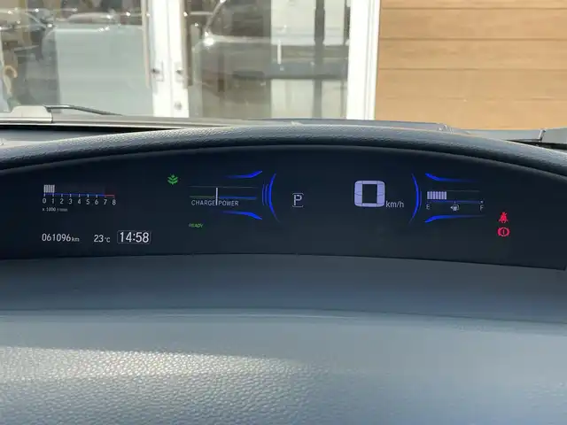 ホンダ ジェイド ハイブリッド RS ホンダセンシング 宮崎県 2019(令1)年 6.1万km プラチナホワイトパール 黒ハーフレザーシート/メモリナビStrada【CN-F1X10BGD】/(AM/FM/Bluetooth/CD/DVD/フルセグTV】/ETC/バックカメラ/パドルシフト/オートライト/衝突軽減ブレーキ(CMBS)/路外逸脱抑制/アダプティブクルーズコントロール/車両接近通報装置/車線維持支援システム(LKAS)/クリアランスソナー/コーナーセンサー/盗難防止装置/横滑り防止機能/電格ウィンカーミラー/プッシュスタート/純正フロアマット/純正１８インチアルミホイール/ステアリングスイッチ/フロントフォグランプ/ドアバイザー/前後ドライブレコーダー【ZDR016】/取扱説明書/保証書