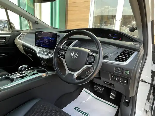 ホンダ ジェイド ハイブリッド RS ホンダセンシング 宮崎県 2019(令1)年 6.1万km プラチナホワイトパール 黒ハーフレザーシート/メモリナビStrada【CN-F1X10BGD】/(AM/FM/Bluetooth/CD/DVD/フルセグTV】/ETC/バックカメラ/パドルシフト/オートライト/衝突軽減ブレーキ(CMBS)/路外逸脱抑制/アダプティブクルーズコントロール/車両接近通報装置/車線維持支援システム(LKAS)/クリアランスソナー/コーナーセンサー/盗難防止装置/横滑り防止機能/電格ウィンカーミラー/プッシュスタート/純正フロアマット/純正１８インチアルミホイール/ステアリングスイッチ/フロントフォグランプ/ドアバイザー/前後ドライブレコーダー【ZDR016】/取扱説明書/保証書