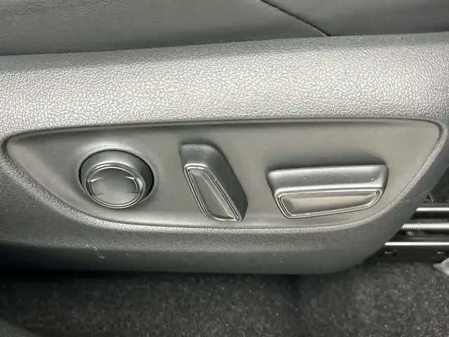 トヨタ ＲＡＶ４ アドベンチャー 愛知県 2020(令2)年 3.2万km アティチュードブラックマイカ 禁煙車/４WD/ワンオーナー/9インチナビ/（CD/DVD/Bluetooth/フルセグTV/SD)/バックカメラ/TRDフロントバンパーガーニッシュ/パノラマサンルーフ/トヨタセーフティセンス/・プリクラッシュセーフティ/・レーダークルーズコントロール/・レーンキープアシスト/・オートマチックハイビーム/・ロードサインアシスト/ドライブレコーダー/ETC/ブラック合皮スポーティシート/パワーシート/NITROpower製17インチアルミホイール/ホワイトレタータイヤ/ブラックルーフレール/ダウンヒルアシストコントロール/電子パーキングブレーキ/オートホールド/ラゲッジマット/オートリトラクダブルミラー/イルミスカッフプレート/ドアハンドルプロテクター/スマートキー/スペアキー有/プッシュスタート/LEDヘッドライト/フロントフォグランプ/リフトアップ