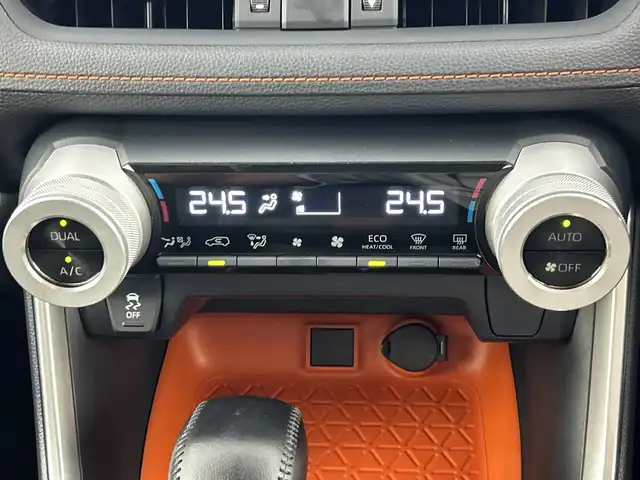 トヨタ ＲＡＶ４ アドベンチャー 愛知県 2020(令2)年 3.2万km アティチュードブラックマイカ 禁煙車/４WD/ワンオーナー/9インチナビ/（CD/DVD/Bluetooth/フルセグTV/SD)/バックカメラ/TRDフロントバンパーガーニッシュ/パノラマサンルーフ/トヨタセーフティセンス/・プリクラッシュセーフティ/・レーダークルーズコントロール/・レーンキープアシスト/・オートマチックハイビーム/・ロードサインアシスト/ドライブレコーダー/ETC/ブラック合皮スポーティシート/パワーシート/NITROpower製17インチアルミホイール/ホワイトレタータイヤ/ブラックルーフレール/ダウンヒルアシストコントロール/電子パーキングブレーキ/オートホールド/ラゲッジマット/オートリトラクダブルミラー/イルミスカッフプレート/ドアハンドルプロテクター/スマートキー/スペアキー有/プッシュスタート/LEDヘッドライト/フロントフォグランプ/リフトアップ