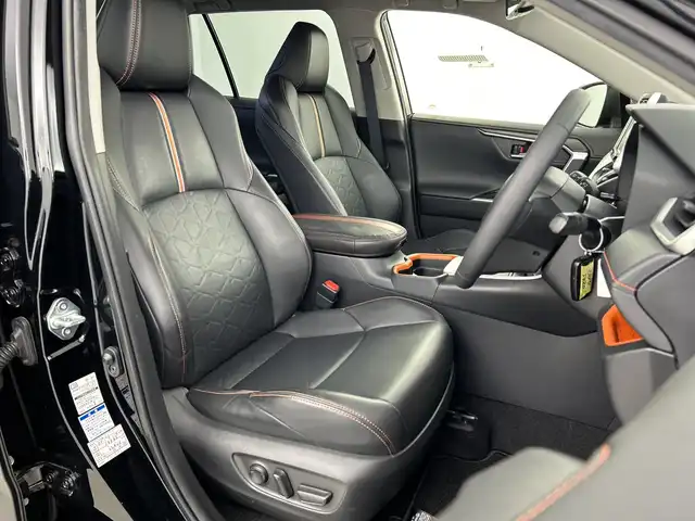 トヨタ ＲＡＶ４ アドベンチャー 愛知県 2020(令2)年 3.2万km アティチュードブラックマイカ 禁煙車/４WD/ワンオーナー/9インチナビ/（CD/DVD/Bluetooth/フルセグTV/SD)/バックカメラ/TRDフロントバンパーガーニッシュ/パノラマサンルーフ/トヨタセーフティセンス/・プリクラッシュセーフティ/・レーダークルーズコントロール/・レーンキープアシスト/・オートマチックハイビーム/・ロードサインアシスト/ドライブレコーダー/ETC/ブラック合皮スポーティシート/パワーシート/NITROpower製17インチアルミホイール/ホワイトレタータイヤ/ブラックルーフレール/ダウンヒルアシストコントロール/電子パーキングブレーキ/オートホールド/ラゲッジマット/オートリトラクダブルミラー/イルミスカッフプレート/ドアハンドルプロテクター/スマートキー/スペアキー有/プッシュスタート/LEDヘッドライト/フロントフォグランプ/リフトアップ