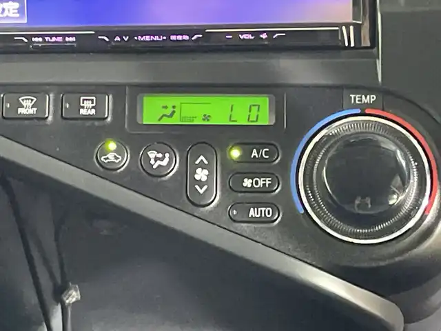 トヨタ アクア G ブラックソフトレザーセレ 福岡県 2014(平26)年 3.1万km ライムホワイトパールクリスタルシャイン 社外9インチメモリナビ/・CD/DVD/BT/フルセグTV/・バックモニター/レザーシート/・シートヒーター（D/N)/革巻きステアリング/ETC/レーダー探知機/スマートキー/・プッシュスタート/LEDヘッドライト/・オートライト/コーナーポール