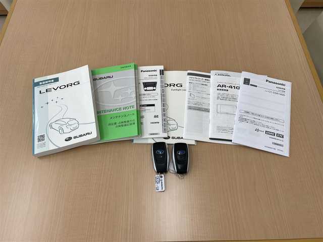 スバル レヴォーグ 2．0STIスポーツアイサイト 愛知県 2016(平28)年 9.8万km WRブルーパール /純正ディーラーナビ//４WD//フルセグTV//Bluetooth・AM・FM//CD・DVD//アドバンスドパッケージ//ガナドールマフラー//サンルーフ//赤黒レザーシート//運転席シートメモリ//前席パワーシート・シートヒーター//アイサイトver3//ブラインドスポットモニター//衝突軽減ブレーキ//追従クルーズコントロール//アクティブレーンキープ//ハイビームアシスト//リアビークルディテクション//ビルトインETC//フロント・リアUSB電源//LEDヘッドライト//LEDフォグランプ//LEDアクセサリーライナー//純正18インチアルミ//社外スタッドレスタイヤ・ホイール車載//ASSURAレーダー//ドライブレコーダー//革巻きステアリング//純正ドアバイザー//保証書・取説・スペアキー