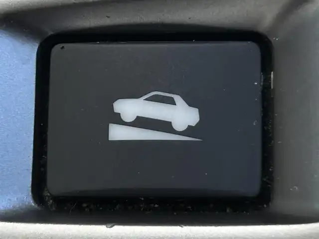 スバル レヴォーグ 2．0STIスポーツアイサイト 静岡県 2016(平28)年 9.8万km WRブルーパール 純正ディーラーナビ/４WD/フルセグTV/Bluetooth・AM・FM/CD・DVD/アドバンスドパッケージ/ガナドールマフラー/サンルーフ/赤黒レザーシート/運転席シートメモリ/前席パワーシート・シートヒーター/アイサイトver3/ブラインドスポットモニター/衝突軽減ブレーキ/追従クルーズコントロール/アクティブレーンキープ/ハイビームアシスト/リアビークルディテクション/ビルトインETC/フロント・リアUSB電源/LEDヘッドライト/LEDフォグランプ/LEDアクセサリーライナー/純正18インチアルミ/社外スタッドレスタイヤ・ホイール車載/ASSURAレーダー/ドライブレコーダー/革巻きステアリング/純正ドアバイザー/保証書・取説・スペアキー