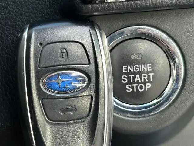 スバル レヴォーグ 2．0STIスポーツアイサイト 静岡県 2016(平28)年 9.8万km WRブルーパール 純正ディーラーナビ/４WD/フルセグTV/Bluetooth・AM・FM/CD・DVD/アドバンスドパッケージ/ガナドールマフラー/サンルーフ/赤黒レザーシート/運転席シートメモリ/前席パワーシート・シートヒーター/アイサイトver3/ブラインドスポットモニター/衝突軽減ブレーキ/追従クルーズコントロール/アクティブレーンキープ/ハイビームアシスト/リアビークルディテクション/ビルトインETC/フロント・リアUSB電源/LEDヘッドライト/LEDフォグランプ/LEDアクセサリーライナー/純正18インチアルミ/社外スタッドレスタイヤ・ホイール車載/ASSURAレーダー/ドライブレコーダー/革巻きステアリング/純正ドアバイザー/保証書・取説・スペアキー