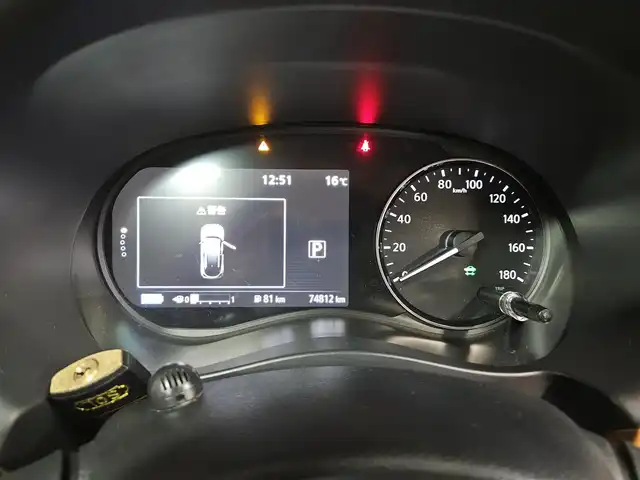 日産 キックス X ツートーンインテリアED 宮崎県 2021(令3)年 7.5万km ダークメタルグレー/ピュアブラック 2トーン 〇ワンオーナー/〇純正ナビ/〇フルセグTV/〇バックカメラ/〇アラウンドビューモニター/〇ビルトインETC/〇日産オリジナルナビ連動ドライブレコーダー/〇セーフティアシスト/〇インテリジェントオートライト/〇LEDヘッドランプ/〇LEDフロントフォグランプ/〇インテリジェントルームミラー/〇革巻きステアリングホイール/〇ステアリングヒーター/〇合皮シート/シートヒーター/〇MID17インチアルミホイール/〇シルバールーフレール/〇インテリジェントキー/LEDプッシュパワースターター/〇充電用USBソケット/〇スペアキー/〇禁煙車