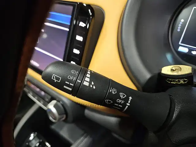 日産 キックス X ツートーンインテリアED 宮崎県 2021(令3)年 7.5万km ダークメタルグレー/ピュアブラック 2トーン 〇ワンオーナー/〇純正ナビ/〇フルセグTV/〇バックカメラ/〇アラウンドビューモニター/〇ビルトインETC/〇日産オリジナルナビ連動ドライブレコーダー/〇セーフティアシスト/〇インテリジェントオートライト/〇LEDヘッドランプ/〇LEDフロントフォグランプ/〇インテリジェントルームミラー/〇革巻きステアリングホイール/〇ステアリングヒーター/〇合皮シート/シートヒーター/〇MID17インチアルミホイール/〇シルバールーフレール/〇インテリジェントキー/LEDプッシュパワースターター/〇充電用USBソケット/〇スペアキー/〇禁煙車