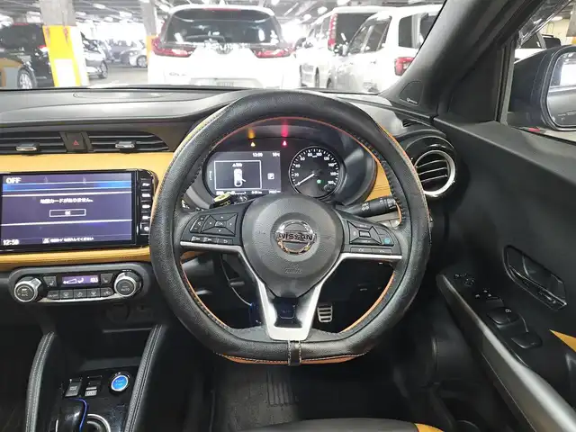 日産 キックス X ツートーンインテリアED 宮崎県 2021(令3)年 7.5万km ダークメタルグレー/ピュアブラック 2トーン 〇ワンオーナー/〇純正ナビ/〇フルセグTV/〇バックカメラ/〇アラウンドビューモニター/〇ビルトインETC/〇日産オリジナルナビ連動ドライブレコーダー/〇セーフティアシスト/〇インテリジェントオートライト/〇LEDヘッドランプ/〇LEDフロントフォグランプ/〇インテリジェントルームミラー/〇革巻きステアリングホイール/〇ステアリングヒーター/〇合皮シート/シートヒーター/〇MID17インチアルミホイール/〇シルバールーフレール/〇インテリジェントキー/LEDプッシュパワースターター/〇充電用USBソケット/〇スペアキー/〇禁煙車