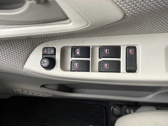 スバル ステラ G 山口県 2016(平28)年 7.2万km ブラックマイカメタリック 社外メモリナビ【GCX515】/・ワンセグテレビ/・Bluetooth/・CD／DVD/・AM/FM/・USB／iPod/ETC/バックカメラ/プッシュスタート/スマートキー/オートライト/オートエアコン/電動格納ミラー/純正フロアマット/スマートアシストIII/・衝突回避支援ブレーキ機能/・衝突警報機能/・車線逸脱警報機能/・AT誤発進抑制制御機能/・先行車発進お知らせ機能/安全装備 	 	 /・デュアルSRSエアバッグ	 	 	 /・ABS（EBD付）	 	 	 /・VDC	 	 	 /・エマージェンシーストップシグナル