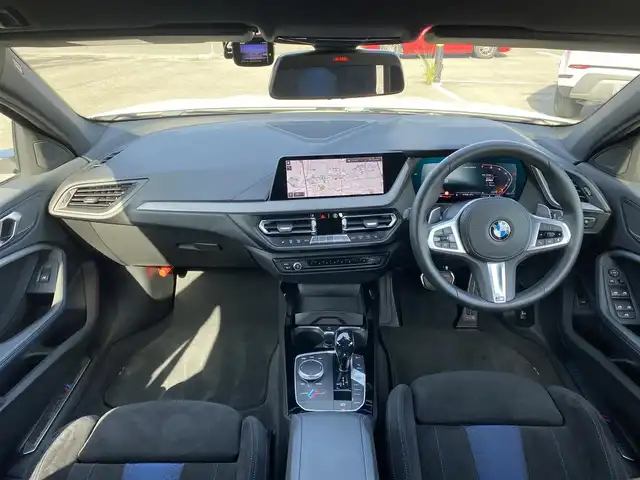 ＢＭＷ Ｍ１３５ｉ xDrive 福岡県 2020(令2)年 3.4万km 白 ・アクティブクルーズコントロール/・純正ナビ/USB/Bluetooth/carplay/・バックカメラ/・シートヒーター/・ドライブレコーダー/・フルセグテレビ/・ETC/・純正18AW/・LEDライト/・BLIS