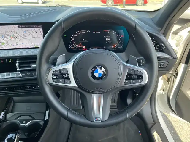 ＢＭＷ Ｍ１３５ｉ xDrive 福岡県 2020(令2)年 3.4万km 白 ・アクティブクルーズコントロール/・純正ナビ/USB/Bluetooth/carplay/・バックカメラ/・シートヒーター/・ドライブレコーダー/・フルセグテレビ/・ETC/・純正18AW/・LEDライト/・BLIS