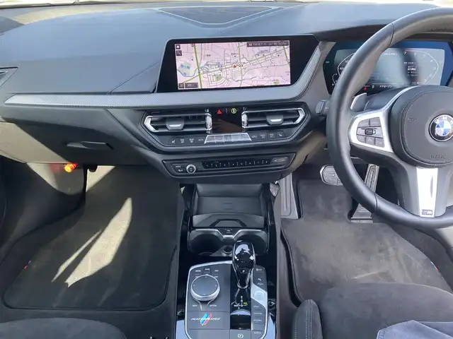 ＢＭＷ Ｍ１３５ｉ xDrive 福岡県 2020(令2)年 3.4万km 白 ・アクティブクルーズコントロール/・純正ナビ/USB/Bluetooth/carplay/・バックカメラ/・シートヒーター/・ドライブレコーダー/・フルセグテレビ/・ETC/・純正18AW/・LEDライト/・BLIS