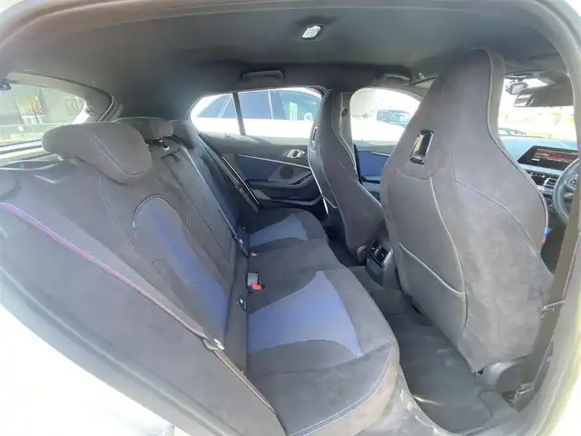 ＢＭＷ Ｍ１３５ｉ xDrive 福岡県 2020(令2)年 3.4万km 白 ・アクティブクルーズコントロール/・純正ナビ/USB/Bluetooth/carplay/・バックカメラ/・シートヒーター/・ドライブレコーダー/・フルセグテレビ/・ETC/・純正18AW/・LEDライト/・BLIS