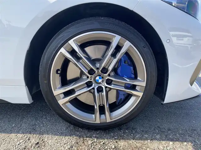 ＢＭＷ Ｍ１３５ｉ xDrive 福岡県 2020(令2)年 3.4万km 白 ・アクティブクルーズコントロール/・純正ナビ/USB/Bluetooth/carplay/・バックカメラ/・シートヒーター/・ドライブレコーダー/・フルセグテレビ/・ETC/・純正18AW/・LEDライト/・BLIS