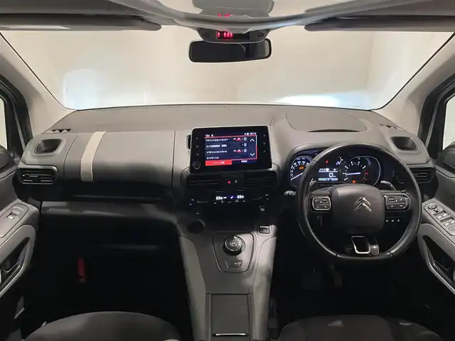 シトロエン ベルランゴ シャイン 愛知県 2020(令2)年 3.3万km 白 パノラミックガラスルーフ　/純正ディスプレイオーディオ　/Ｂｌｕｅｔｏｏｔｈ　/バックカメラ　/ＡｐｐｌｅＣａｒＰｌａｙ　/ＡｎｄｒｏｉｄＡｕｔｏ　/インテリジェントハイビーム　/ＢＳＭ　/ＬＫＡ　/ＥＴＣ/プッシュスタート/クルーズコントロール/アイドリングストップ/ウィンカーミラー