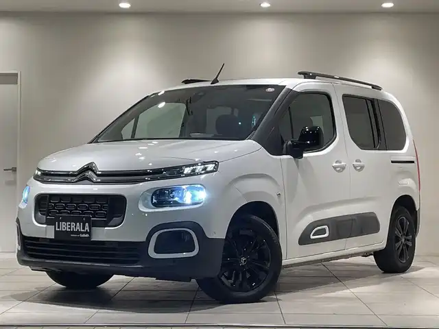 シトロエン ベルランゴ シャイン 愛知県 2020(令2)年 3.3万km 白 パノラミックガラスルーフ　/純正ディスプレイオーディオ　/Ｂｌｕｅｔｏｏｔｈ　/バックカメラ　/ＡｐｐｌｅＣａｒＰｌａｙ　/ＡｎｄｒｏｉｄＡｕｔｏ　/インテリジェントハイビーム　/ＢＳＭ　/ＬＫＡ　/ＥＴＣ/プッシュスタート/クルーズコントロール/アイドリングストップ/ウィンカーミラー