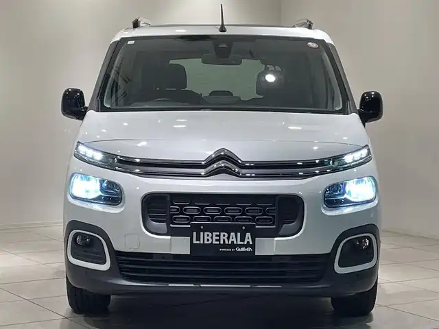 シトロエン ベルランゴ シャイン 愛知県 2020(令2)年 3.3万km 白 パノラミックガラスルーフ　/純正ディスプレイオーディオ　/Ｂｌｕｅｔｏｏｔｈ　/バックカメラ　/ＡｐｐｌｅＣａｒＰｌａｙ　/ＡｎｄｒｏｉｄＡｕｔｏ　/インテリジェントハイビーム　/ＢＳＭ　/ＬＫＡ　/ＥＴＣ/プッシュスタート/クルーズコントロール/アイドリングストップ/ウィンカーミラー