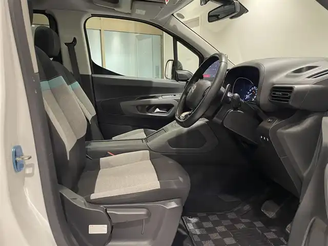 シトロエン ベルランゴ シャイン 愛知県 2020(令2)年 3.3万km 白 パノラミックガラスルーフ　/純正ディスプレイオーディオ　/Ｂｌｕｅｔｏｏｔｈ　/バックカメラ　/ＡｐｐｌｅＣａｒＰｌａｙ　/ＡｎｄｒｏｉｄＡｕｔｏ　/インテリジェントハイビーム　/ＢＳＭ　/ＬＫＡ　/ＥＴＣ/プッシュスタート/クルーズコントロール/アイドリングストップ/ウィンカーミラー