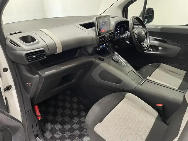 シトロエン ベルランゴ シャイン 愛知県 2020(令2)年 3.3万km 白 パノラミックガラスルーフ　/純正ディスプレイオーディオ　/Ｂｌｕｅｔｏｏｔｈ　/バックカメラ　/ＡｐｐｌｅＣａｒＰｌａｙ　/ＡｎｄｒｏｉｄＡｕｔｏ　/インテリジェントハイビーム　/ＢＳＭ　/ＬＫＡ　/ＥＴＣ/プッシュスタート/クルーズコントロール/アイドリングストップ/ウィンカーミラー