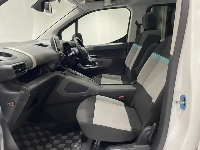 シトロエン ベルランゴ シャイン 愛知県 2020(令2)年 3.3万km 白 パノラミックガラスルーフ　/純正ディスプレイオーディオ　/Ｂｌｕｅｔｏｏｔｈ　/バックカメラ　/ＡｐｐｌｅＣａｒＰｌａｙ　/ＡｎｄｒｏｉｄＡｕｔｏ　/インテリジェントハイビーム　/ＢＳＭ　/ＬＫＡ　/ＥＴＣ/プッシュスタート/クルーズコントロール/アイドリングストップ/ウィンカーミラー