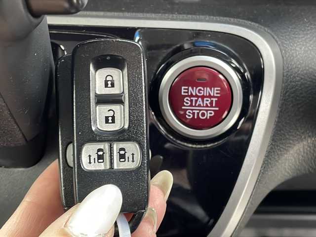 ホンダ Ｎ ＢＯＸ SSパッケージ 大阪府 2014(平26)年 5.4万km ヒダマリアイボリーパール 純正インターナビ(Gathers/VXM-145FSi)/【ワンセグTV/Bluetooth/CD/DVD/FM/AM】/両側パワースライドドア/バックカメラ/シティブレーキアクティブシステム/・低速域衝突軽減ブレーキ/・誤発進抑制機能/D/N席シートヒーター/純正14インチアルミホイール/HIDヘッドライト/オートライト/電動格納ミラー/シガーソケット/後席チップアップシート/ドアバイザー/W＋サイドエアバック/カーテンエアバック/ウィンカーミラー/スマートキー/スペアキー/プッシュスタート