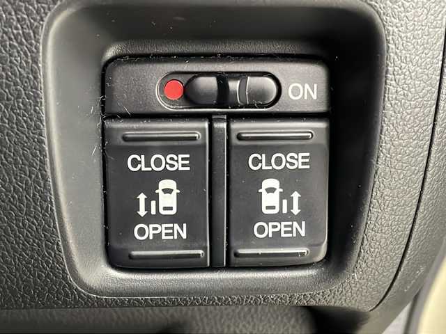 ホンダ Ｎ ＢＯＸ SSパッケージ 大阪府 2014(平26)年 5.4万km ヒダマリアイボリーパール 純正インターナビ(Gathers/VXM-145FSi)/【ワンセグTV/Bluetooth/CD/DVD/FM/AM】/両側パワースライドドア/バックカメラ/シティブレーキアクティブシステム/・低速域衝突軽減ブレーキ/・誤発進抑制機能/D/N席シートヒーター/純正14インチアルミホイール/HIDヘッドライト/オートライト/電動格納ミラー/シガーソケット/後席チップアップシート/ドアバイザー/W＋サイドエアバック/カーテンエアバック/ウィンカーミラー/スマートキー/スペアキー/プッシュスタート