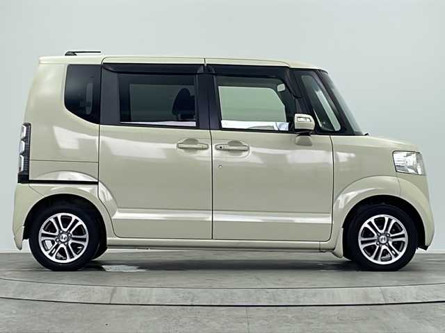 ホンダ Ｎ ＢＯＸ SSパッケージ 大阪府 2014(平26)年 5.4万km ヒダマリアイボリーパール 純正インターナビ(Gathers/VXM-145FSi)/【ワンセグTV/Bluetooth/CD/DVD/FM/AM】/両側パワースライドドア/バックカメラ/シティブレーキアクティブシステム/・低速域衝突軽減ブレーキ/・誤発進抑制機能/D/N席シートヒーター/純正14インチアルミホイール/HIDヘッドライト/オートライト/電動格納ミラー/シガーソケット/後席チップアップシート/ドアバイザー/W＋サイドエアバック/カーテンエアバック/ウィンカーミラー/スマートキー/スペアキー/プッシュスタート