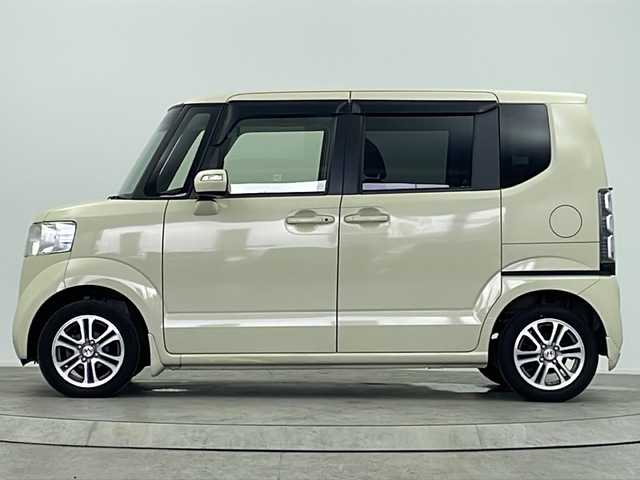 ホンダ Ｎ ＢＯＸ SSパッケージ 大阪府 2014(平26)年 5.4万km ヒダマリアイボリーパール 純正インターナビ(Gathers/VXM-145FSi)/【ワンセグTV/Bluetooth/CD/DVD/FM/AM】/両側パワースライドドア/バックカメラ/シティブレーキアクティブシステム/・低速域衝突軽減ブレーキ/・誤発進抑制機能/D/N席シートヒーター/純正14インチアルミホイール/HIDヘッドライト/オートライト/電動格納ミラー/シガーソケット/後席チップアップシート/ドアバイザー/W＋サイドエアバック/カーテンエアバック/ウィンカーミラー/スマートキー/スペアキー/プッシュスタート