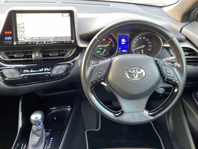 トヨタ Ｃ－ＨＲ G LEDエディション 山口県 2017(平29)年 14.4万km ホワイトパールクリスタルシャイン ワンオーナー車/社外アルパインメモリナビ/Bluetooth/フルセグTV/バックカメラ/スマートキー＆プッシュスタート/トヨタセーフティセンス/オートマチックハイビーム/レーダークルーズコントロール/レーンキープアシスト/ブラインドスポットモニター/LEDヘッドライト/LEDフォグライト/オートライト/コーナーセンサー/ステアリングスイッチ/ハーフレザーシート/前席シートヒーター/純正18インチAW/保証書・取説/スペアキー1個