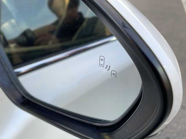 トヨタ Ｃ－ＨＲ G LEDエディション 山口県 2017(平29)年 14.4万km ホワイトパールクリスタルシャイン ワンオーナー車/社外アルパインメモリナビ/Bluetooth/フルセグTV/バックカメラ/スマートキー＆プッシュスタート/トヨタセーフティセンス/オートマチックハイビーム/レーダークルーズコントロール/レーンキープアシスト/ブラインドスポットモニター/LEDヘッドライト/LEDフォグライト/オートライト/コーナーセンサー/ステアリングスイッチ/ハーフレザーシート/前席シートヒーター/純正18インチAW/保証書・取説/スペアキー1個