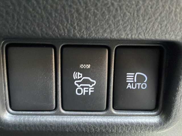 トヨタ Ｃ－ＨＲ G LEDエディション 山口県 2017(平29)年 14.4万km ホワイトパールクリスタルシャイン ワンオーナー車/社外アルパインメモリナビ/Bluetooth/フルセグTV/バックカメラ/スマートキー＆プッシュスタート/トヨタセーフティセンス/オートマチックハイビーム/レーダークルーズコントロール/レーンキープアシスト/ブラインドスポットモニター/LEDヘッドライト/LEDフォグライト/オートライト/コーナーセンサー/ステアリングスイッチ/ハーフレザーシート/前席シートヒーター/純正18インチAW/保証書・取説/スペアキー1個