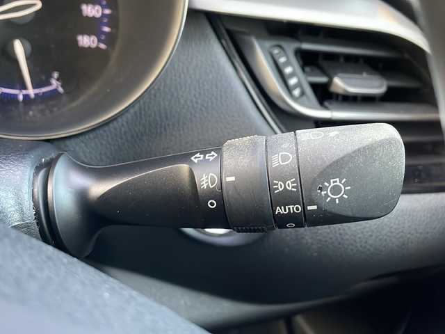 トヨタ Ｃ－ＨＲ G LEDエディション 山口県 2017(平29)年 14.4万km ホワイトパールクリスタルシャイン ワンオーナー車/社外アルパインメモリナビ/Bluetooth/フルセグTV/バックカメラ/スマートキー＆プッシュスタート/トヨタセーフティセンス/オートマチックハイビーム/レーダークルーズコントロール/レーンキープアシスト/ブラインドスポットモニター/LEDヘッドライト/LEDフォグライト/オートライト/コーナーセンサー/ステアリングスイッチ/ハーフレザーシート/前席シートヒーター/純正18インチAW/保証書・取説/スペアキー1個