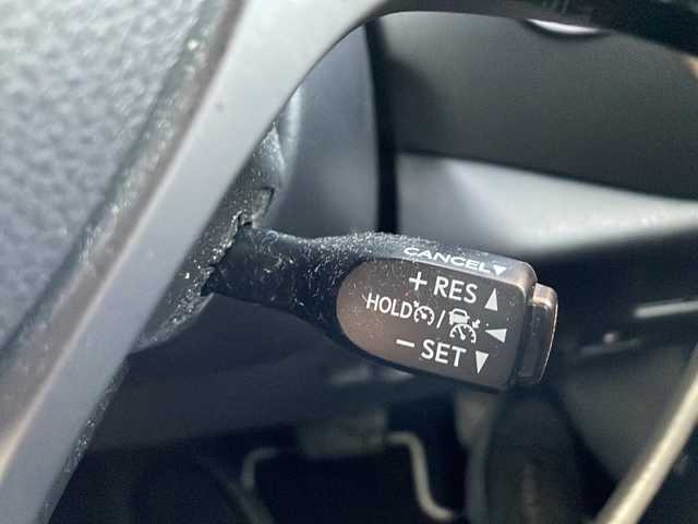 トヨタ Ｃ－ＨＲ G LEDエディション 山口県 2017(平29)年 14.4万km ホワイトパールクリスタルシャイン ワンオーナー車/社外アルパインメモリナビ/Bluetooth/フルセグTV/バックカメラ/スマートキー＆プッシュスタート/トヨタセーフティセンス/オートマチックハイビーム/レーダークルーズコントロール/レーンキープアシスト/ブラインドスポットモニター/LEDヘッドライト/LEDフォグライト/オートライト/コーナーセンサー/ステアリングスイッチ/ハーフレザーシート/前席シートヒーター/純正18インチAW/保証書・取説/スペアキー1個