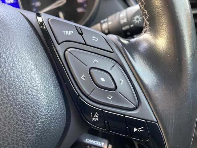 トヨタ Ｃ－ＨＲ G LEDエディション 山口県 2017(平29)年 14.4万km ホワイトパールクリスタルシャイン ワンオーナー車/社外アルパインメモリナビ/Bluetooth/フルセグTV/バックカメラ/スマートキー＆プッシュスタート/トヨタセーフティセンス/オートマチックハイビーム/レーダークルーズコントロール/レーンキープアシスト/ブラインドスポットモニター/LEDヘッドライト/LEDフォグライト/オートライト/コーナーセンサー/ステアリングスイッチ/ハーフレザーシート/前席シートヒーター/純正18インチAW/保証書・取説/スペアキー1個