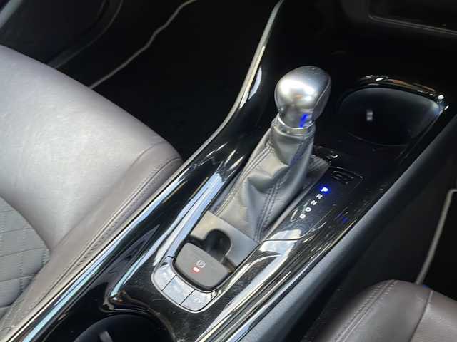 トヨタ Ｃ－ＨＲ G LEDエディション 山口県 2017(平29)年 14.4万km ホワイトパールクリスタルシャイン ワンオーナー車/社外アルパインメモリナビ/Bluetooth/フルセグTV/バックカメラ/スマートキー＆プッシュスタート/トヨタセーフティセンス/オートマチックハイビーム/レーダークルーズコントロール/レーンキープアシスト/ブラインドスポットモニター/LEDヘッドライト/LEDフォグライト/オートライト/コーナーセンサー/ステアリングスイッチ/ハーフレザーシート/前席シートヒーター/純正18インチAW/保証書・取説/スペアキー1個